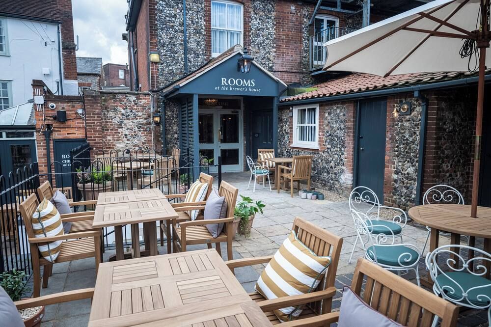 ذا دوج آند بارتريدج باي جرين كينج إنز - بوري سانت ادموندز - شرفة مرصوفة