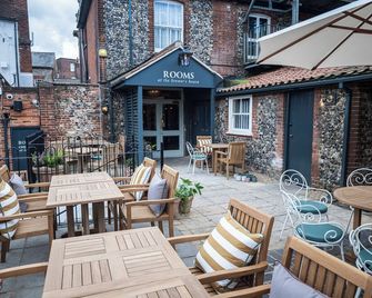 Dog and Partridge by Greene King Inns - Bury St. Edmunds - Patio