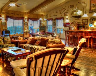 Stagecoach Trails Guest Ranch - Yucca - Living room