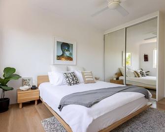 Stylish and Spacious Beach Apartment - Sydney - Bedroom