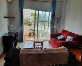 Central 2-Bed Apartment in Estepona Port - Estepona - Obývací pokoj