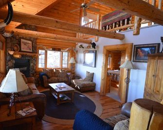 Lone Pine Lodge - Prescott - Sala de estar