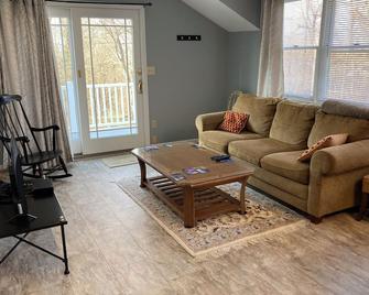 New One Bedroom Apartment Centrally Located in Southbury - Southbury - Sala de estar