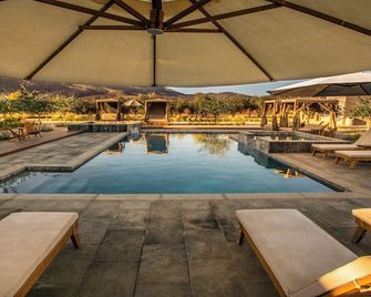 Hotel Flores de Sal-Valle de Guadalupe - Ejido El Porvenir - Piscina