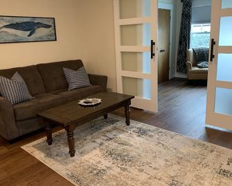 Pier4 Suites - The Sea Star in the center of Downtown - Ketchikan - Huiskamer