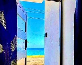 Cozy Apt: Wake to Ocean Waves / Jetted Tub - Arecibo