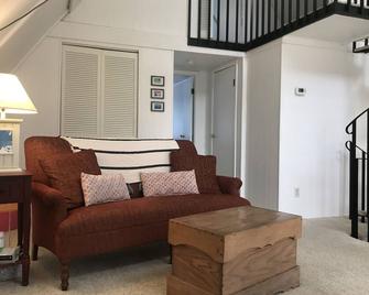 Waterfront Cottage on Lake Manitou - Sleeps 10 - Rochester - Sala de estar