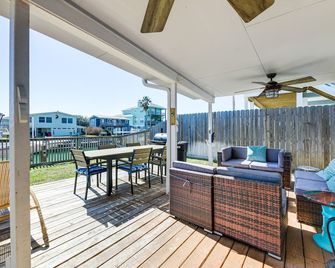Dock and Bay Access Rockport Home on Canal - Rockport - Balcony