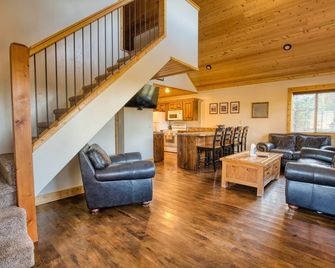 Buffalo Cabin at Ponds Lodge Cabin 66 - Island Park - Living room