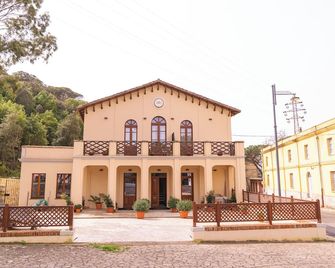 Albergo Al Cinghiale - Arbus - Gebouw