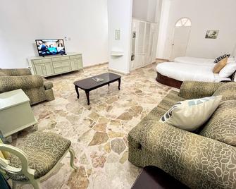 Jamaica Palace Hotel - Port Antonio - Living room