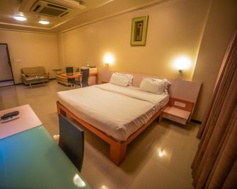 Aroma Hotel Latur - Best Hotel In Latur - Latur - Bedroom