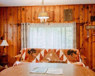 Salmon Creek Cabin - Allegheny National Forest - Marienville - Comedor