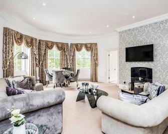 6 Apartments in a Mansion House for the Larger Groups sleeps up to 50 - London - Wohnzimmer