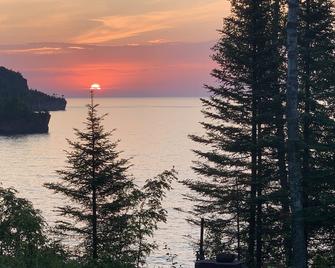Lake Superior lakefront log cabin, forest, sauna, gazebo, peaceful retreat - Silver Bay - Outdoors view