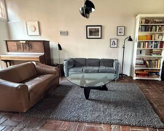 Historic half-timbered barn 1750 - Entire house with garden, piano & Elbe river - Bleckede - Sala de estar