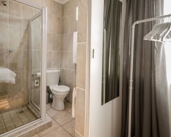 Whispering Oaks Guest House - George - Baño
