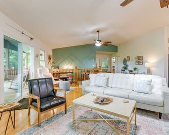 Updated Home With Private Hot Tub And Mt - Waynesville - Wohnzimmer