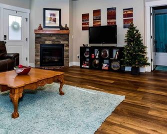 Montague Manor' W&D, Hot Tub, Queen Beds, Sleeps6 - Bluffdale - Sala de estar