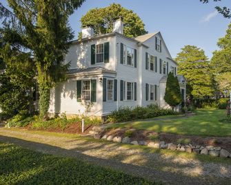 Village Inn - יארמאות' פורט - בניין