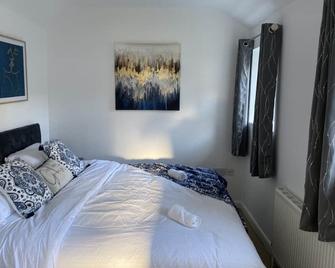 Charming 3 bedroom flint cottage - Lakenheath - Bedroom
