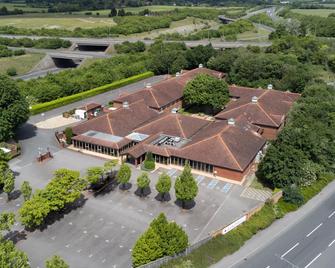 Orida Hotels Newbury - Newbury - Budova