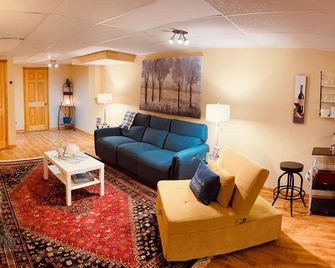 Country Roads Dwelling - Hamilton - Living room
