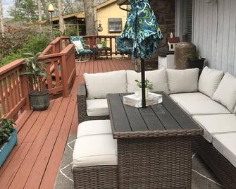 Peaceful, Cozy & Spacious Lower Level Dwelling - Bella Vista - Balcony