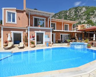 Angels Pool Studios and Apartments - Palaiokastritsa - Pool