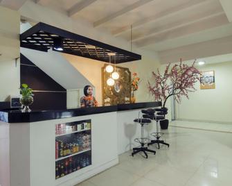 Boulevard Hotel - Manado - Front desk