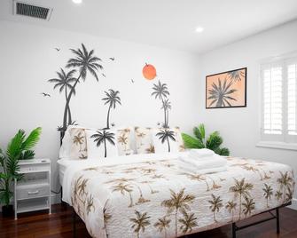 FUN Game Rm, Mem Foam by Beach in South Bay Pets - Lawndale - Bedroom