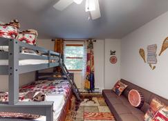 Magic Birch Lodge - Windham - Bedroom