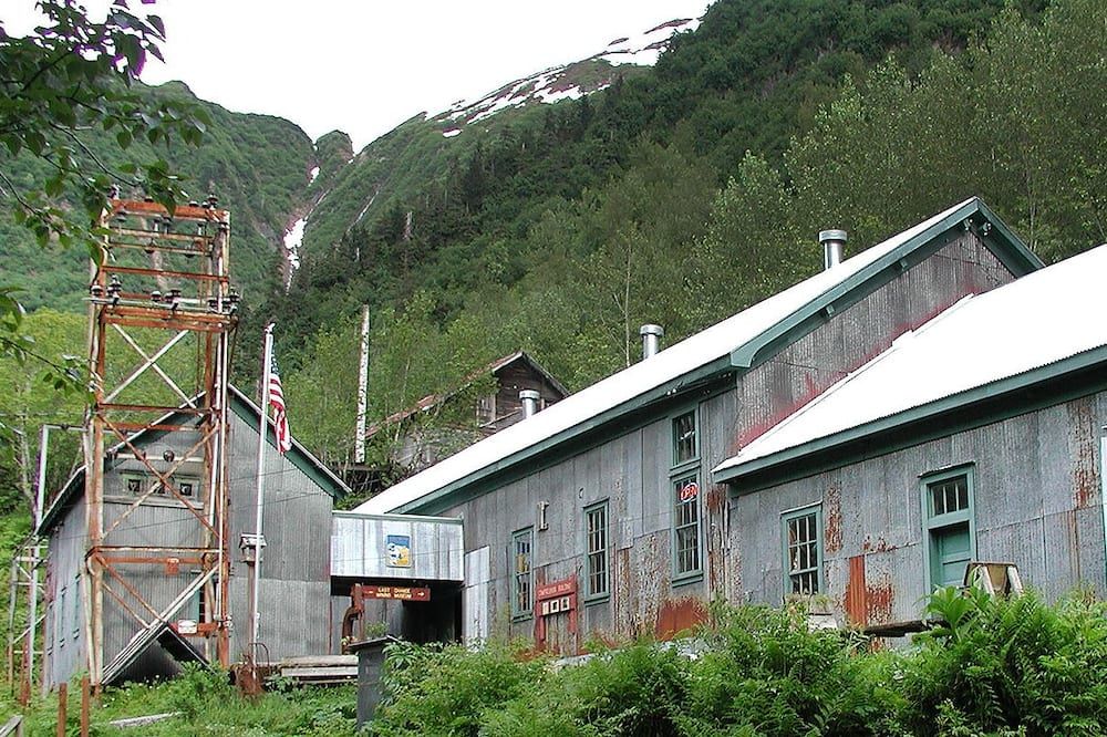 Attractions view of Alaskan Hotel and Bar