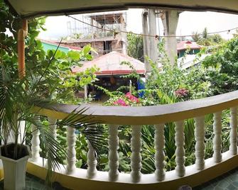 Guanna's Place Room and Resto Bar - Daanbantayan - Balcony