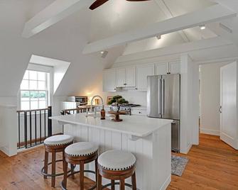 The Boat House Water Views Sunsets - York - Kitchen