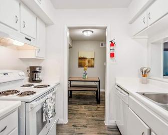 Towne Plaza Apartments #104 in the Galleria Area - Houston - Mutfak
