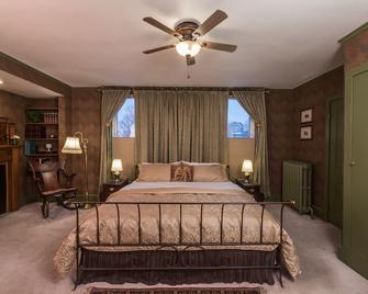 Astor House - Green Bay - Bedroom