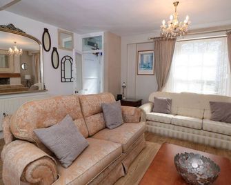 Blue Buoy Cottage - Brixham - Living room