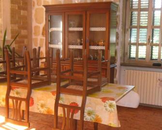 Apartment in a villa surrounded by a characteristic rural countryside - Cagnano Amiterno - Comedor