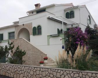 Apartments Kim - Novalja - Building