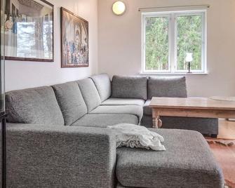 Lovely Home In Rimforsa With Lake View - Rimforsa - Wohnzimmer