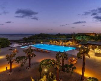 Finch Bay Galapagos Hotel - פוארטו איורה - בריכה