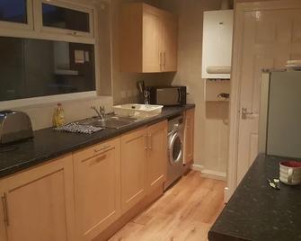 Park Road Apartment - Blyth - Kitchen