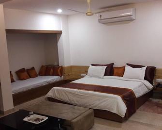 OYO 28448 Tree Top Residency - Bhuj - Habitación