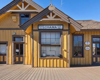 Single Tree Cottage - Walk to Downtown Chama! - Chama - Building