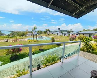 D View Holiday Home - Kudat - Balkon
