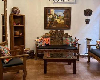 Casa Colonial en Santiago Pueblo Mágico by Adhoc - Santiago - Pokój dzienny