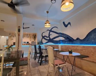 Squidy home - Ko Si Chang - Restaurante