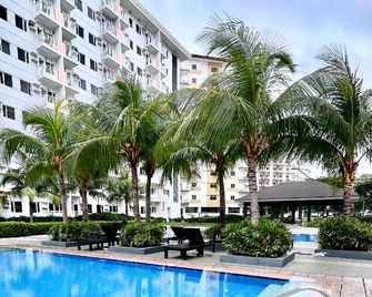 Field Residences Near Sm Sucat, Airport, Lrt - Parañaque - Zwembad