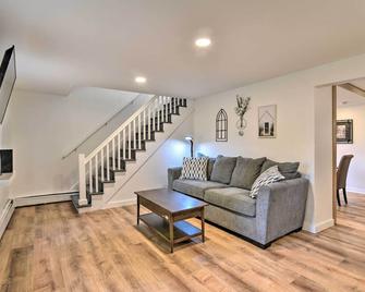Centrally Located Mount Pleasant Retreat! - Mount Pleasant - Huiskamer